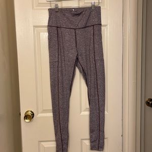 Workout leggings with side pockets